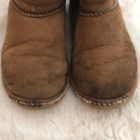 COPY - Girls Classic UGGS - Picture 4 of 10